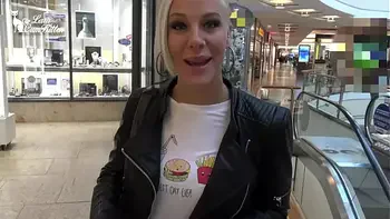 Lara CumKitten - FUCK service in the shopping center