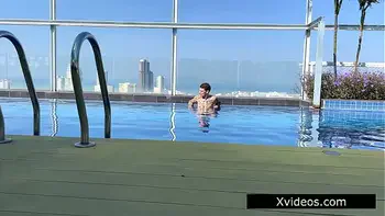 Girl on the Pool Asked me to Apply Sunscreen to Her. Sunbathing Ended up with BJ & Hot Quickie