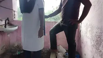 देसी कॉलेज गर्ल ट्यूशन से निकल के अपने टीचर के साथ किया गंदा काम