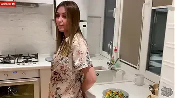 Hot stepmom decided to help her stepson finish. - Your cock has grown !!!