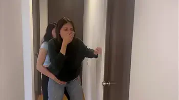 Mi jefa y yo nos tocamos en la reunion de la oficina, ella me dio lengua muy rico!