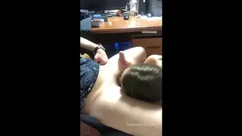 He fucked his young secretary right in the office during work day. Amatuer.