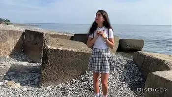 The girl flash her pussy on the bus, I got excited and offered her to have sex on the beach