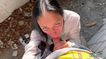 Quick Public Blowjob at a photo shoot with Cum in Mouth