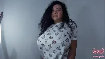 Chica busty baila sexy enfrente de su cuñado