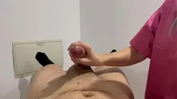 The masseuse who is a friend of my girlfriend gets horny and gives me a handjob and a blowjob until I finish cumming
