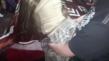 Le Subo La Falda a Mi Compañera De Clase Para Coger y Venirme Dentro De Ella