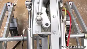 Asian Shiori Natsumi screams and cums with a fucking machine.