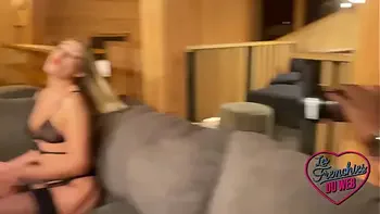 Angelika, une blonde coquine qui veut se faire prendre