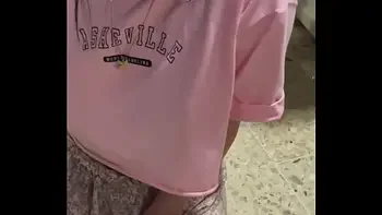 jovencita de 18 en su primera porno