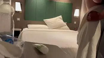 I like an unknown girl from the cruise ship gym, I go to her room to fuck her and she gives me a blowjob until I finish cumming