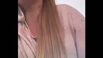 Eu na academia fazendo meu treino me deu muito calor tirei a camiseta e fiquei de sutiã o tesão era grande .( bucetinha toda molhadinha )