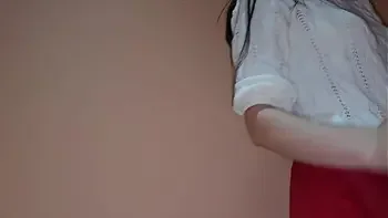 I meet an old friend at a hotel and she invites me to her room.