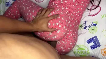 El Culo de mi Hijastra de 18 Años con Grandes Nalgas