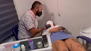 SEDUCIENDO AL DENTISTA