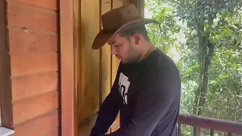 Me dejo follar de mi padrastro para que no me acuse con mi mamá