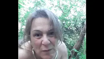 Esclave F s'éclate en forêt