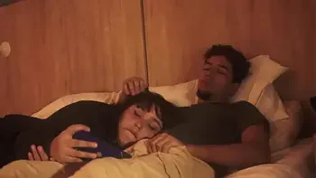 No puedo dejar de tocarme y tuve que poner mi pene en la boca de mi hermanastra (por poco nos descubren) FANTASIAHARDCORESEX