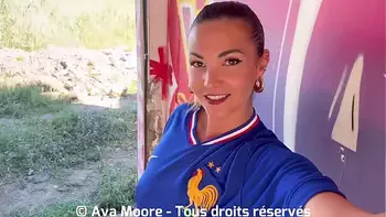 BUKKAKE GEANT - Salope Française Suce Des Inconnus pour l'Euro 2024 de Football