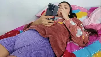 Rosibel, the stepdaughter most desired by her stepfather, takes off the condom so that it ends up inside her pussy