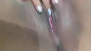 Novinha se masturbando