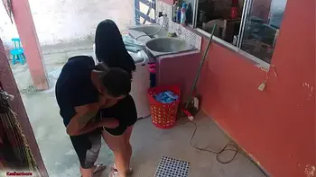 A patroa saiu e a empregada não resistiu meu pau ereto