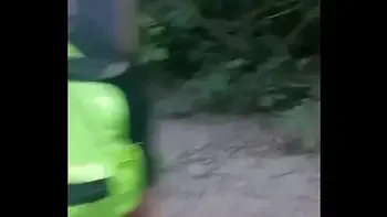 Una rica chupada en el bosque