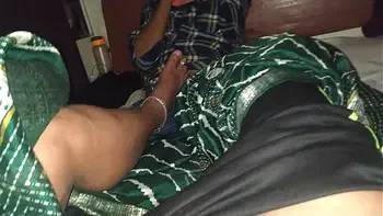 Fucking a Indian mature aunty in bus real scene