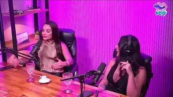 A loirinha peladinha no estudio