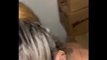 Mostrou o cu e a bucetinha no mercado e deu a buceta pro Gerente no estoque do supermercado ( vídeo em publico amador ).