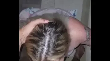 Putita la chupa toda y recibe toda la leche en la cara