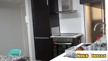 हिजाबी मुस्लिम औरत ने पति को धोखा देकर हिन्दू लड़के से बुर चुदवाई