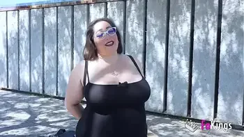 Ultimate BIG TITS poll: BBW MILF Mae Quira questions randoms at the street