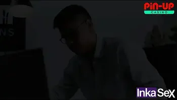 Me follo a mi secretaria Latina grandes tetas a cambio de un buen trabajo