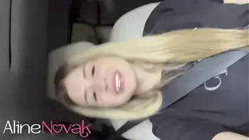 Loira peituda pensou que ia colher flores, mas o boy tinha outros planos, ele plantou o pau na rosinha dela e ainda regou com leitinho