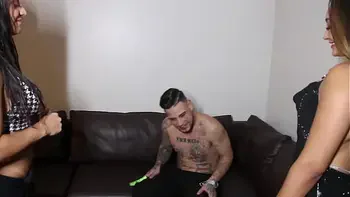 o professor virou aluno, 3 safadas pega o professor e faz ele descobrir de quem e o peito mais gostoso parte 1