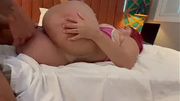 A MULHER MAS GOSTOSA E O MAIOR PAU QUE VOCE VAI VER HOJE, FADYNHA MOLHOU A CAMA COM SEU SQUIRT