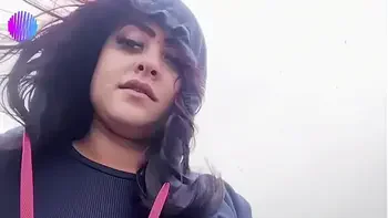 Novinho maceta rabuda na praia na frente de todos