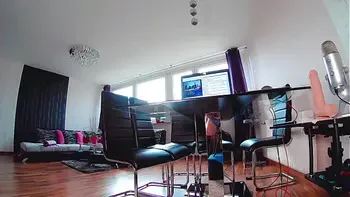 Dare to Bare: Short Jeans Hot Pants Edition