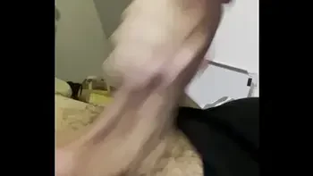 Belle branlette d'une grosse queue arabe humide / Nice handjob from a big wet Arab cock