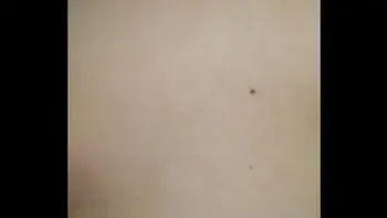 Le llego el periodo pero ella quería coger