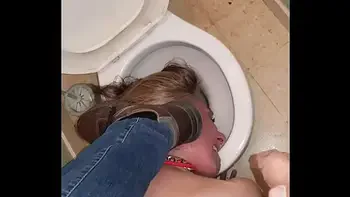 Esclave F humiliée dans les WC 20 septembre 2020