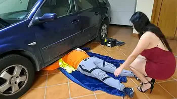 Horny wife receives internal cumshot from the mechanic