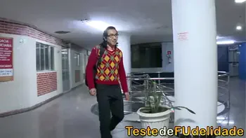 Mãe gostosona do meu melhor amigo me deixou de pau duro