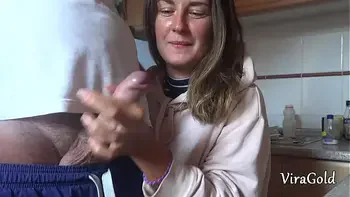 Quick Homemade Handjob from Sexy Camilla Moon with Lot A Cum