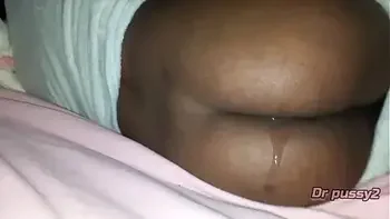 DR PUSSY2 - Ebony casada fica com o cu cheio de sémen para o corno ver
