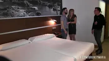 El Cornudo De Mi Marido Me Pilló Con Otro Con Una Polla de 25 Cm y Después Se Unió El...
