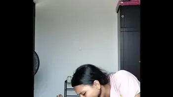 mi cuñado se encuentra en su siesta y yo entro a montar en su gran polla