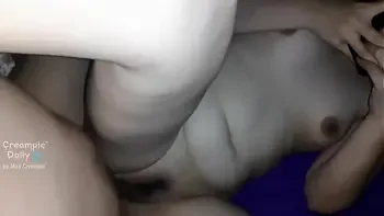 แตกในใส่หีน้องเมียตอนนอนเล่นโทรศัพท์อยู่บนเตียง