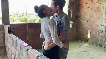 PIDO AYUDA A MI VECINO CON MI PROBLEMA DE ELCTRICIDAD.